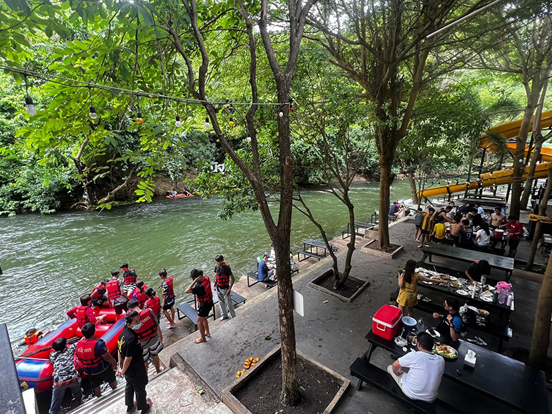 ที่พักแก่งกระจาน มีเครื่องเล่น ณัฐพล รีสอร์ท