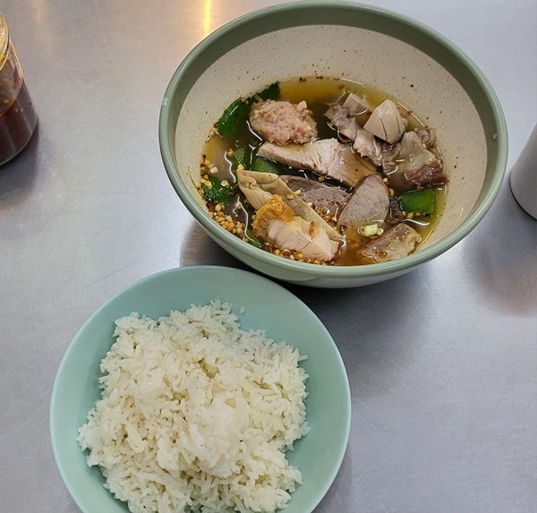 ร้านต้มเลือดหมู