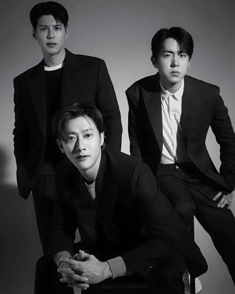 พี่จอง คัลแลน น้องแดน 3 หนุ่มเกาหลี แต่งหล่อใส่สูท ทำเอฟซี กรี๊ดสลบ