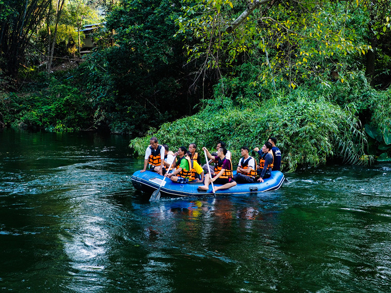 ล่องแก่งเรือยางแก่งกระจาน จังหวัดเพชรบุรี