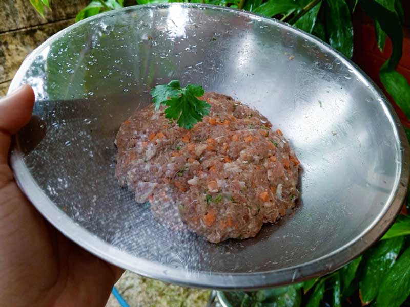 หมักหมูสับปรุงรสสำหรับทำเมนูเกี๊ยวน้ำต้มยำ