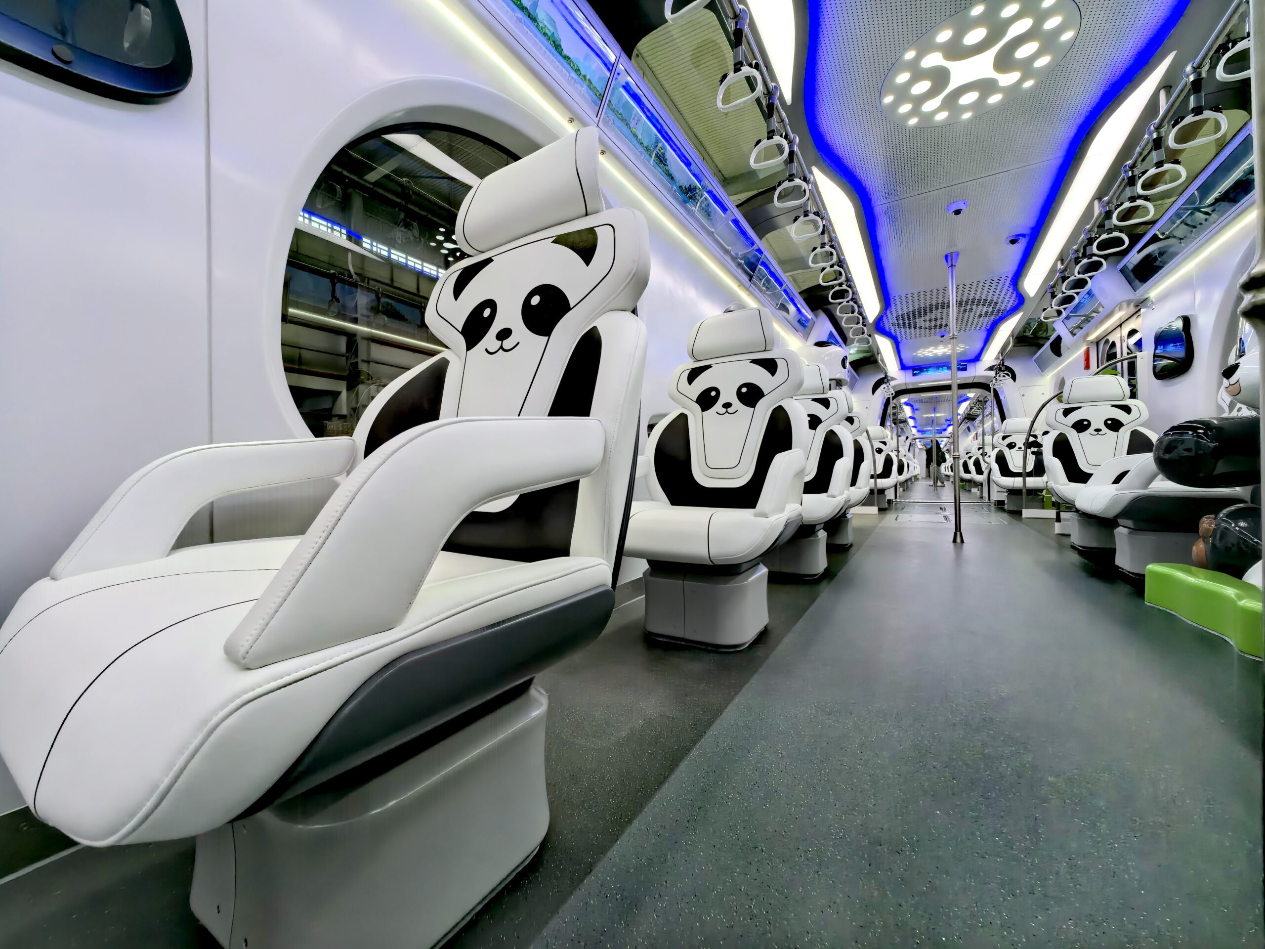 รถไฟฉงชิ่งธีมแพนด้ายักษ์