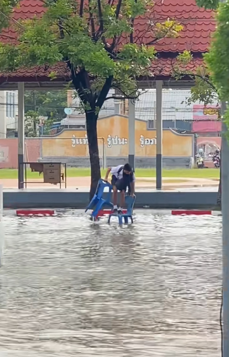 น้ำท่วมโรงเรียน