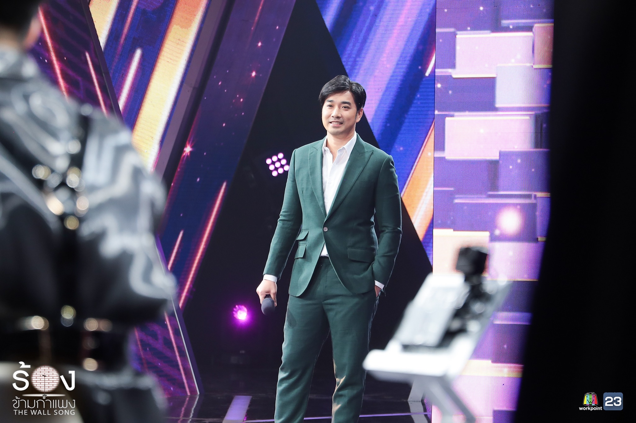 ร้องข้ามกำแพง 