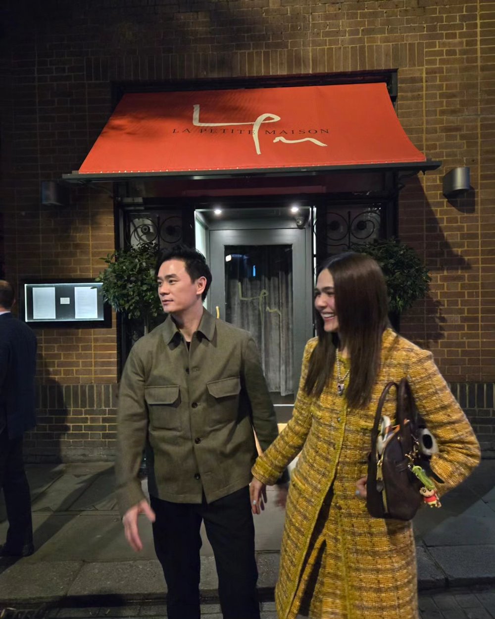 ชมพู่ อารยา น็อต วิศรุต หนีลูก ๆ ไปดินเนอร์เดตสุดหวาน ในทริปลอนดอน