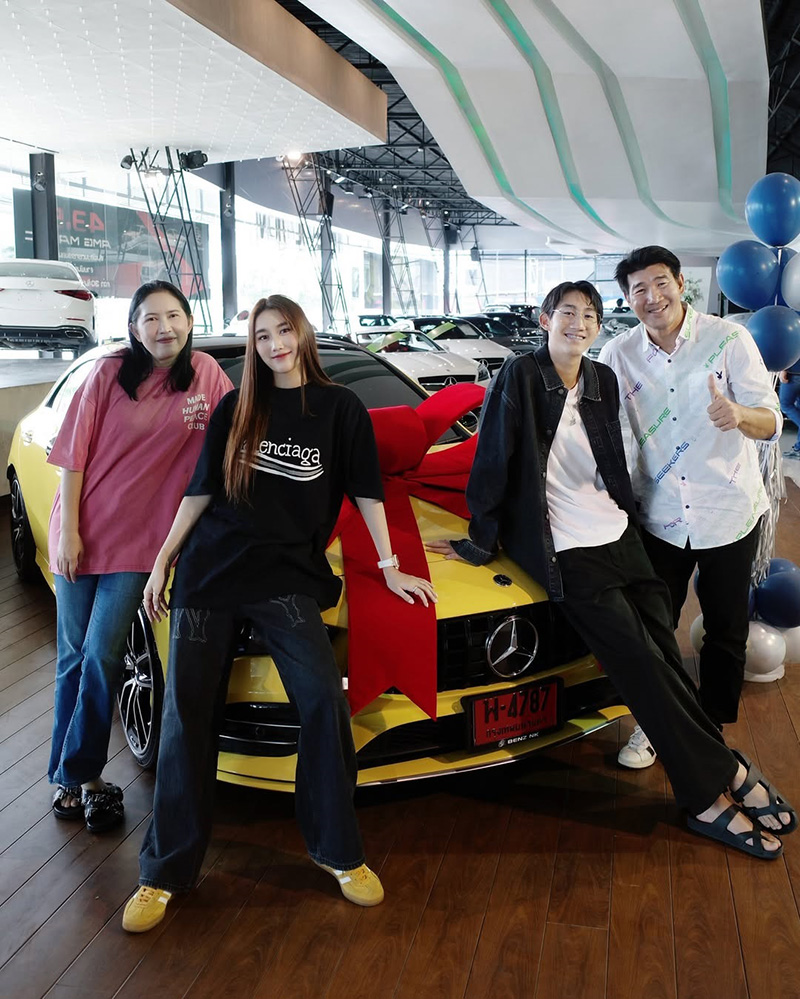 เบสท์ คำสิงห์ ถอยรถหรูเฉียด 4 ล้าน เซอร์ไพรส์วันเกิดน้องชาย