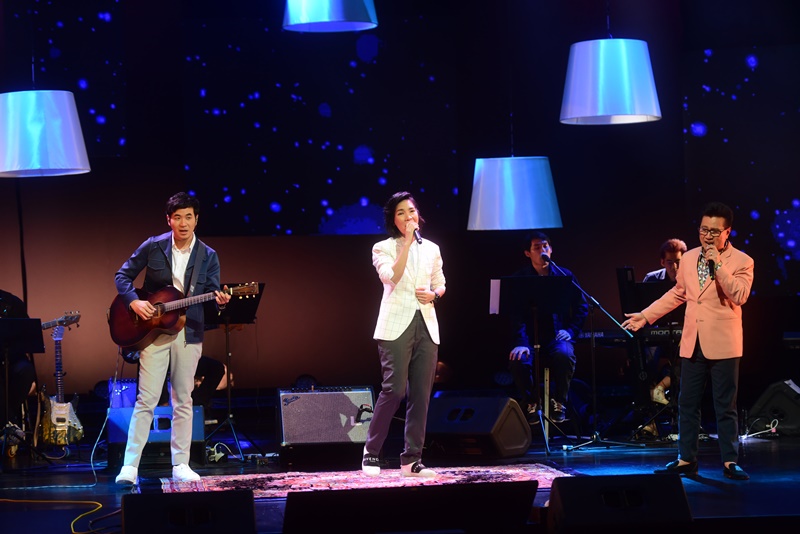 คอนเสิร์ตนั่งใกล้ ปั่น-แสตมป์ มันคงเป็นความรักนิรันดร์