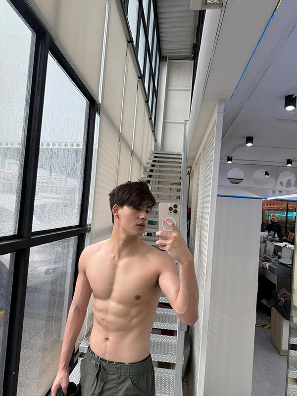  ไอซ์ พาริส VS นาย ณภัทร โชว์หุ่นล่ำ ซิกแพคแน่น