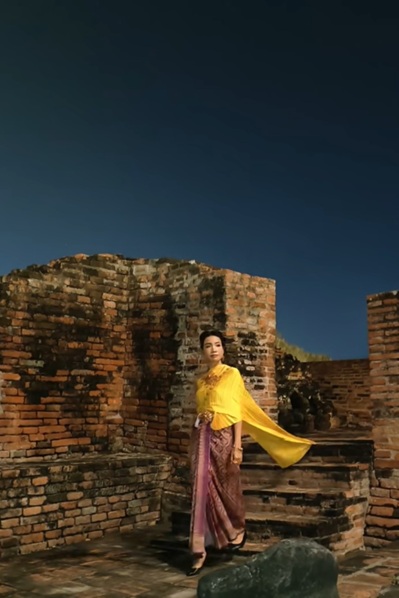 สาวชุดไทย