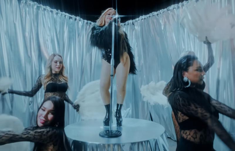 ยุ้ย ญาติเยอะ