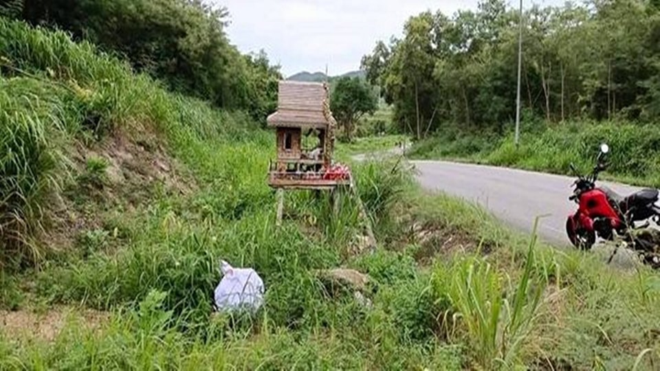 ศพชายชุดขาว