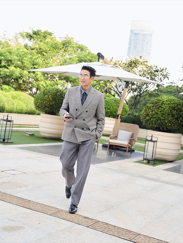 เปิดภาพ เกรท วรินทร ควงพ่อแม่ร่วมงานแต่ง