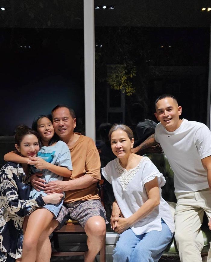 แอฟ สงกรานต์ น้องปีใหม่