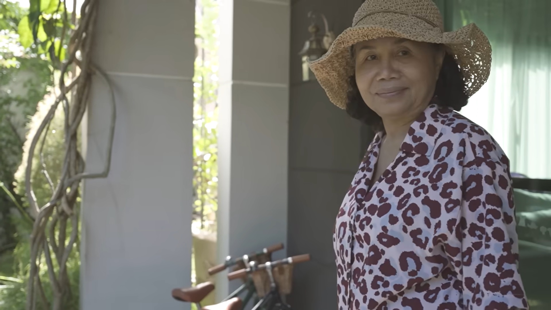 คุณยายหนิง แม่ชมพู่ 