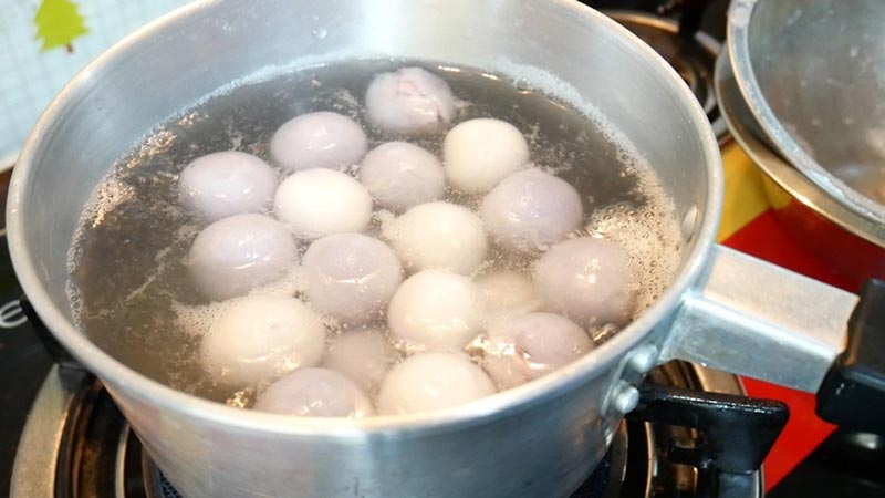 ขนมโคกะทิสดไส้มันม่วง
