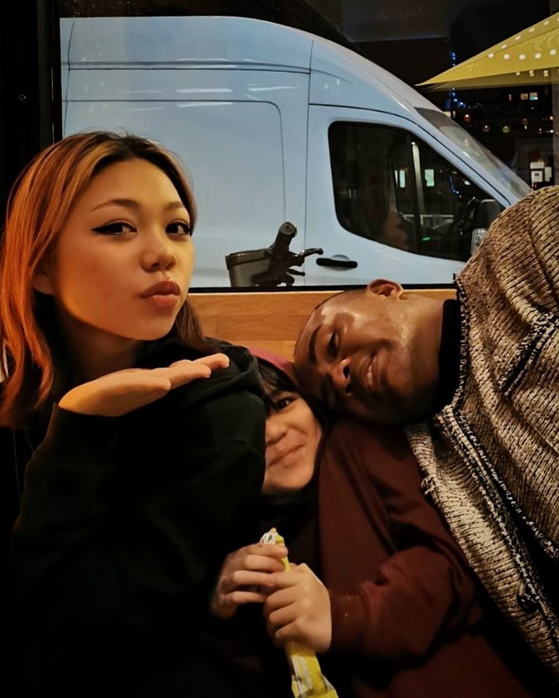 รัศมีแข ฟ้าเกื้อล้น 