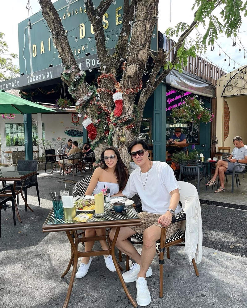 เคลลี่ พลอยไพลิน