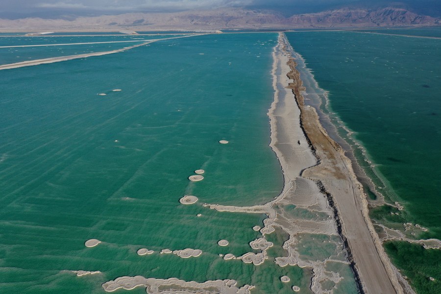 เห็ดยักษ์บนผืนน้ำ