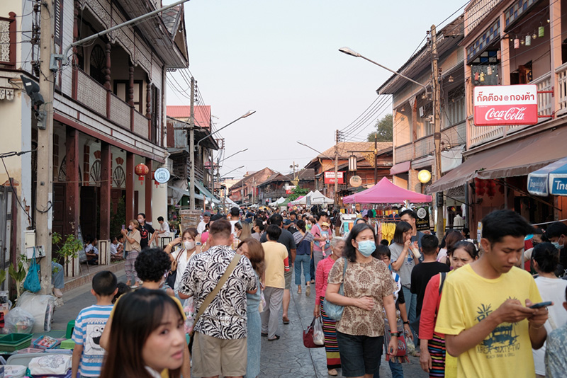 ที่เที่ยวสงกรานต์ 2568 ถนนคนเดินกาดกองต้า จังหวัดลำปาง
