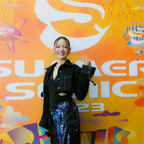 แฟชั่นชุดร้องเพลง