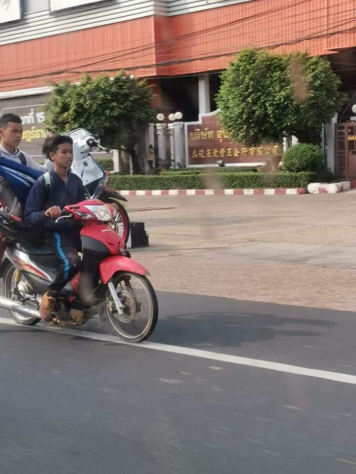 แบกมอเตอร์ไซค์