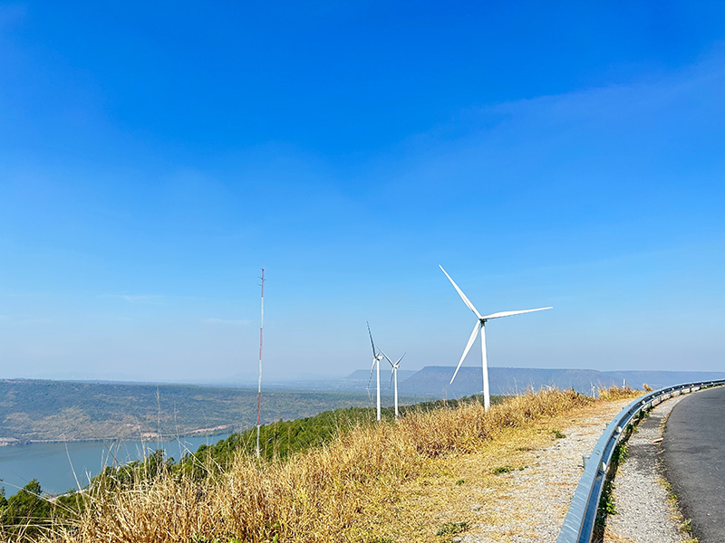 เขายายเที่ยง