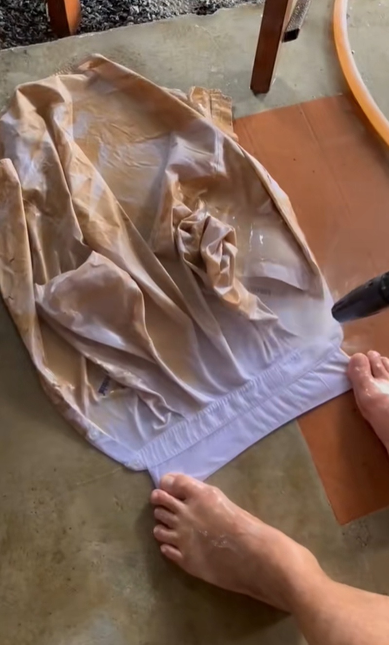 เสื้อขาว