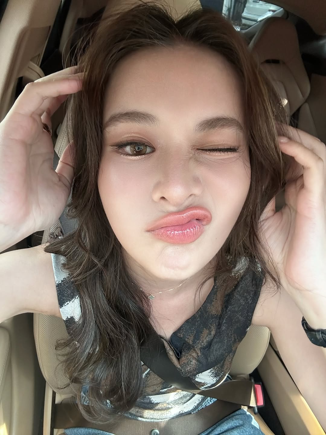 เก้า สุภัสสรา แจกความสดใส กับโมเมนต์ก่อนขับรถ