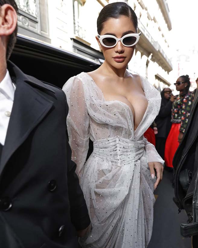 ปู ไปรยา ลุคฟรอนต์โรว์ เฉิดฉายสะดุด หลังร่วมชมแฟชั่นโชว์ 