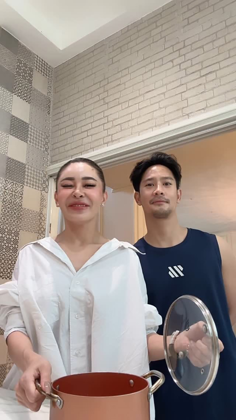 เป็กกี้ ศรีธัญญา รักใหม่หวานฉ่ำ อวดโฉมแฟนหนุ่ม 