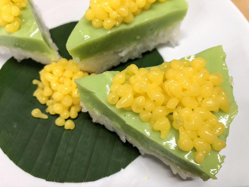 ข้าวเหนียวมะม่วงคาเวียร์ คัสตาร์ดใบเตย