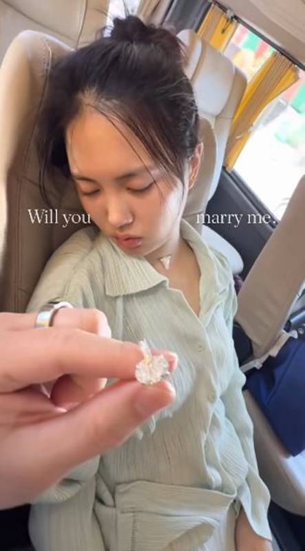 ไฮโซกี้ เซอร์ไพรส์ขอแต่งงาน มินนี่