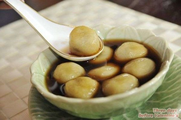 บัวลอยน้ำขิงไส้งาดำ