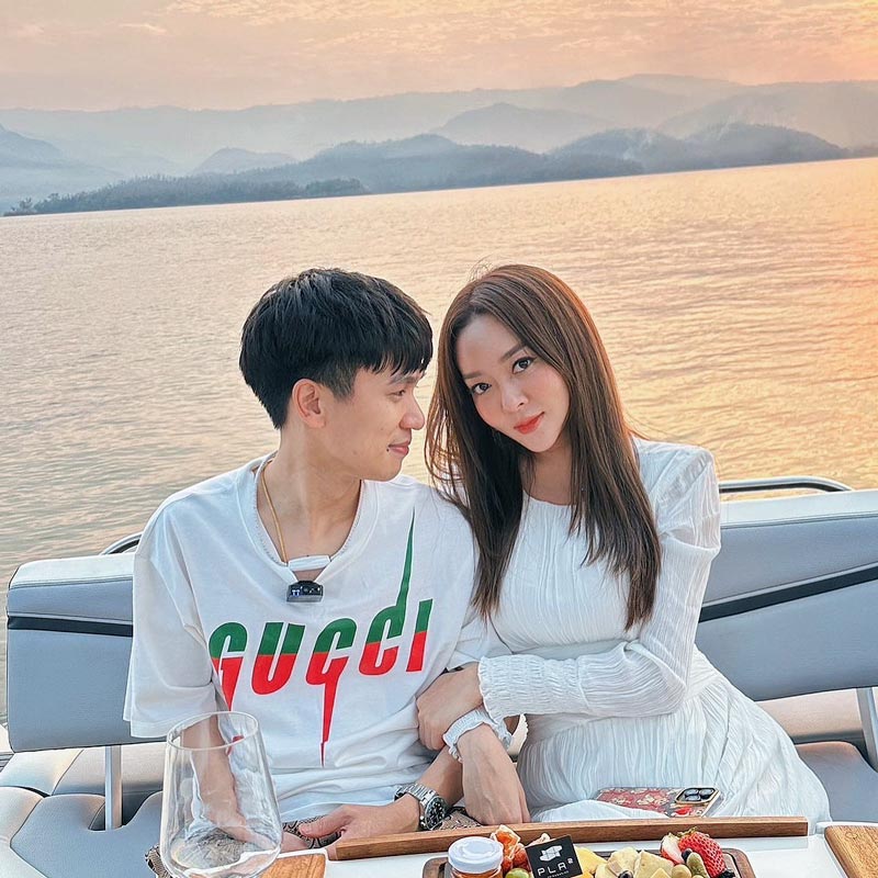 แก้มบุ๋ม พีท