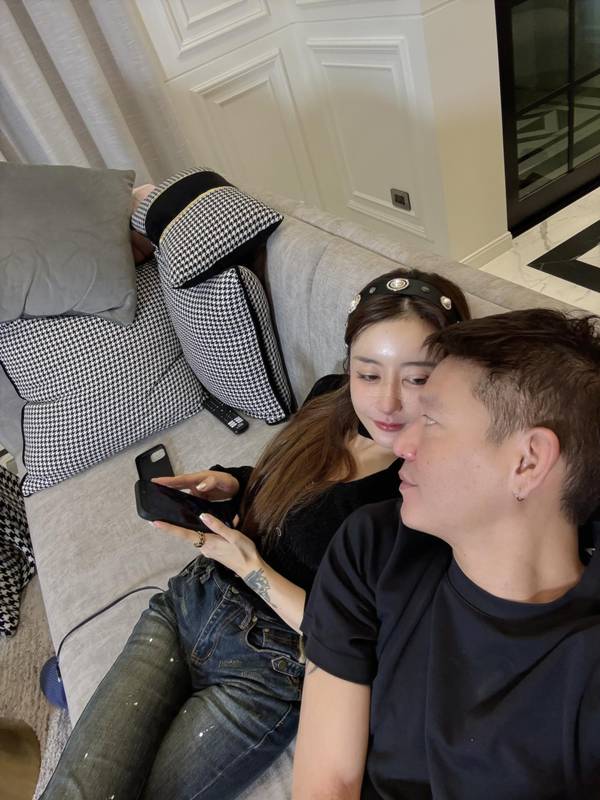 จิน ธรรมวัฒนะ โชว์แหวนคู่ กวาง รติชา