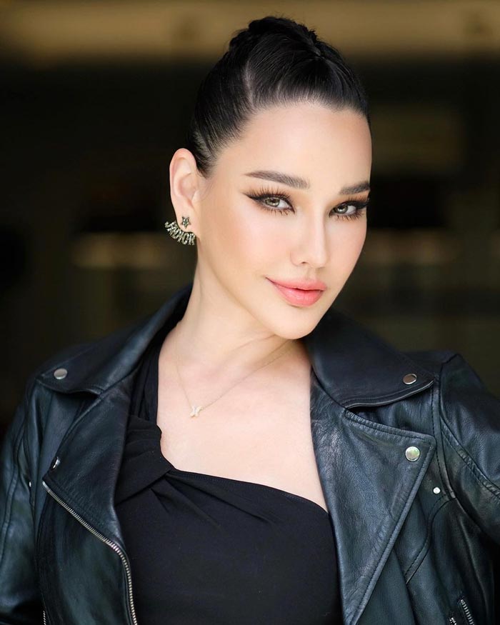 แหม่ม วิชุดา