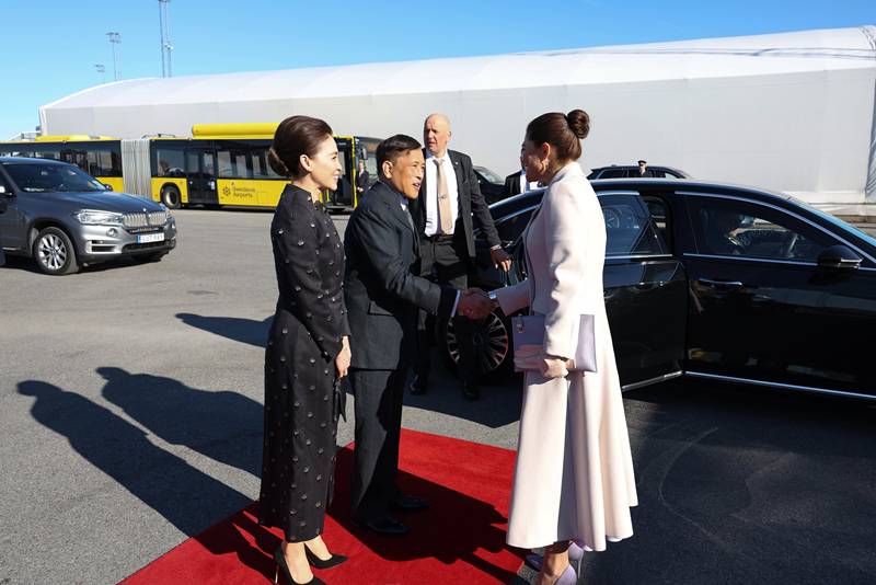 ในหลวง - พระราชินี