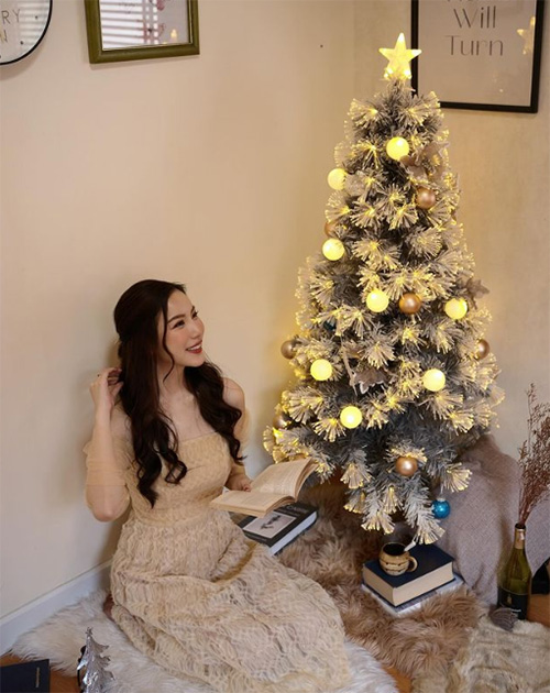 20 ไอเดียถ่ายรูปกับต้นคริสต์มาสแบบเก๋ ๆ อัปโซเชียลเมื่อไรก็เป๊ะ