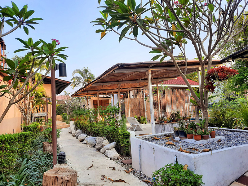 ที่พักหน้าฝน