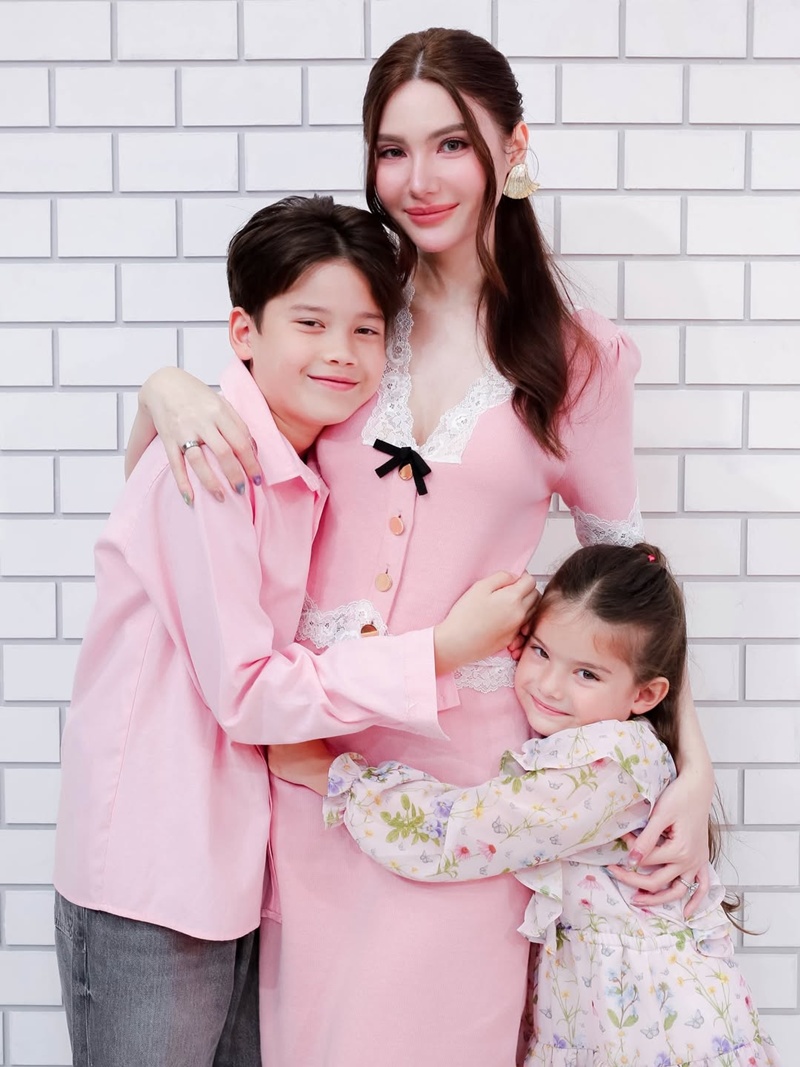 น้องแม็กซ์เวลล์ ลูก ซาร่า คาซิงกินี  ไมค์ พิรัชต์  