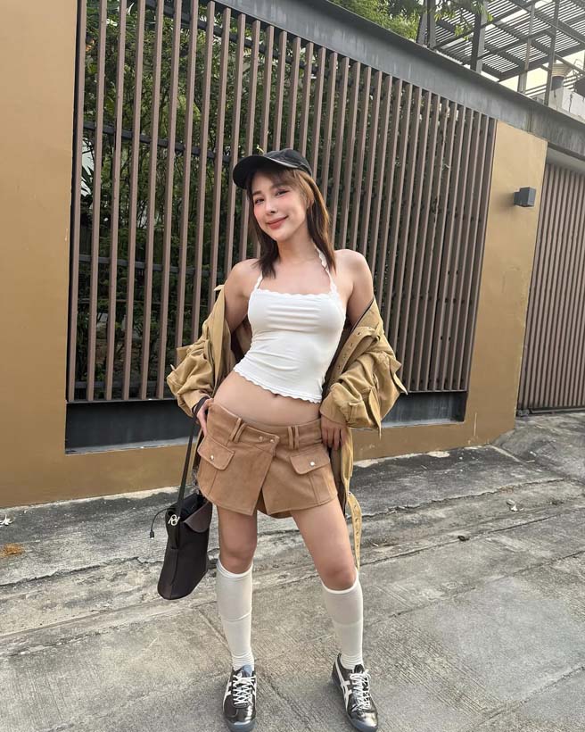 จันจิ จันจิรา อวดลุคเซ็กซี่ กับแฟชั่นเอวลอย สาดหุ่นแซ่บรัว ๆ