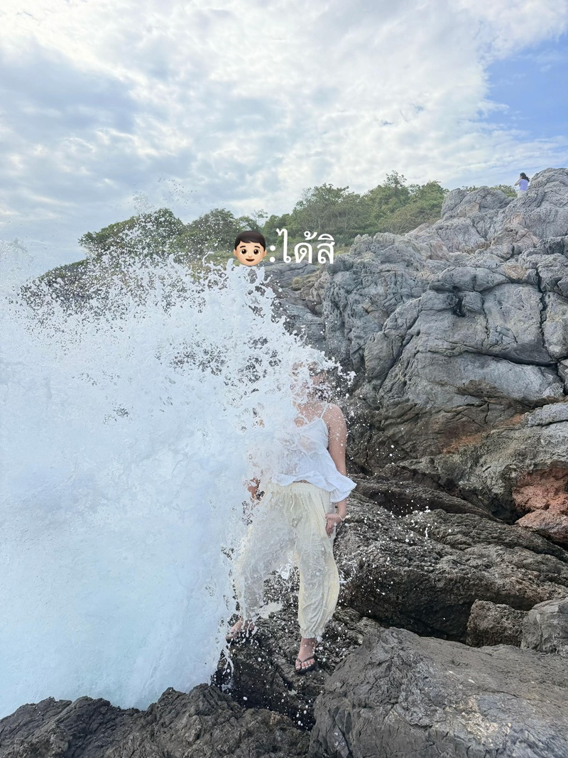 คู่รักถ่ายรูป