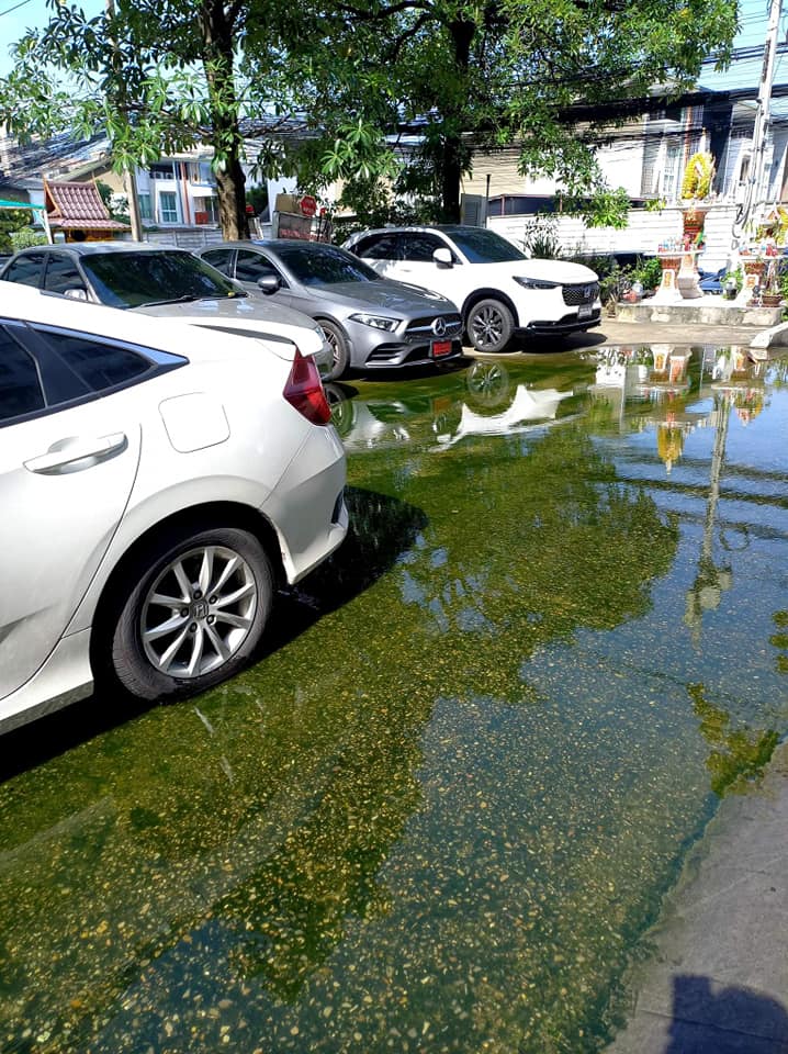 ลานจอดรถ