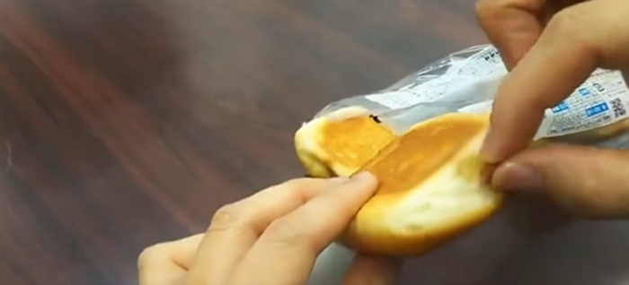 ขนมปังไส้กรอก