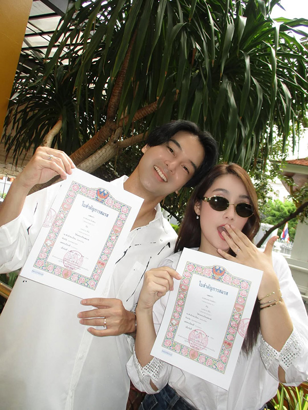 อ๊อฟ ชนะพล ฮาน่า ลีวิส จดทะเบียนสมรส