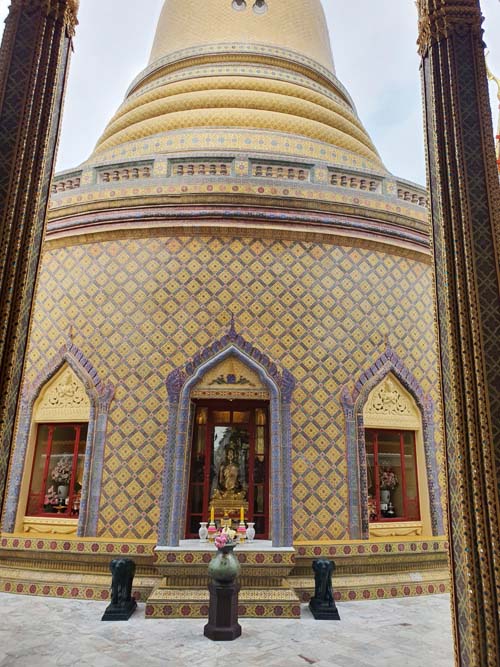 ไหว้พระ  