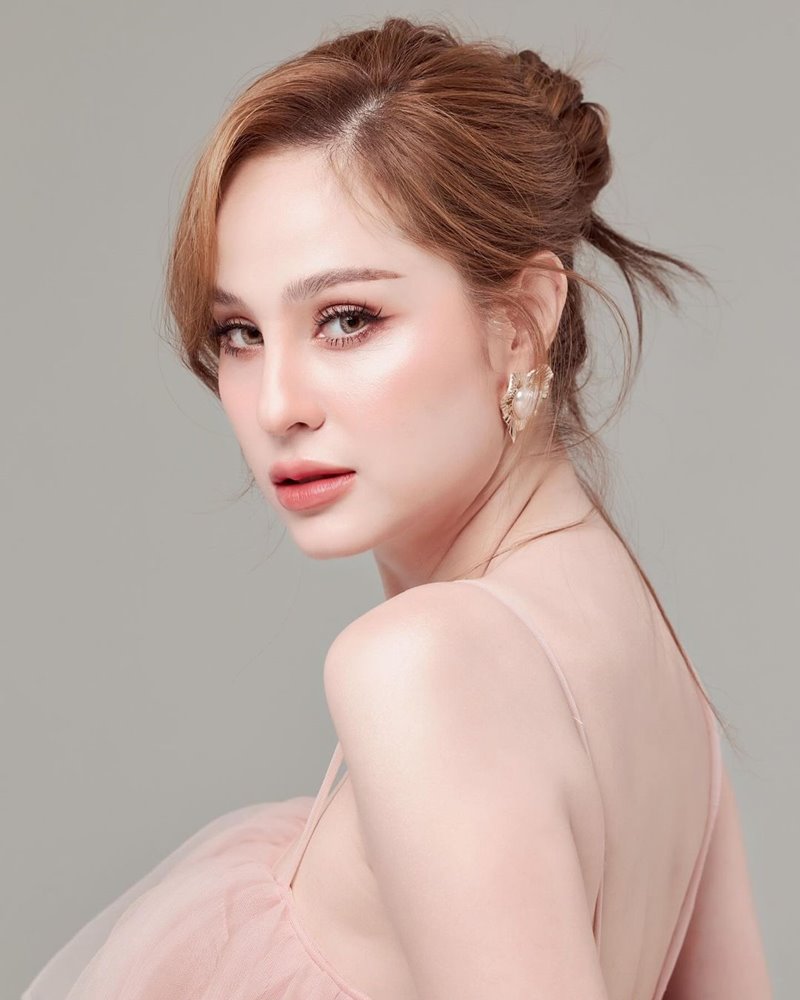 ขวัญ อุษามณี