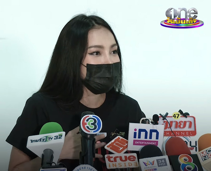 เอ็มมี่ อมลวรรณ