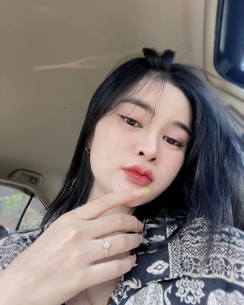 เอ๋ มิรา 