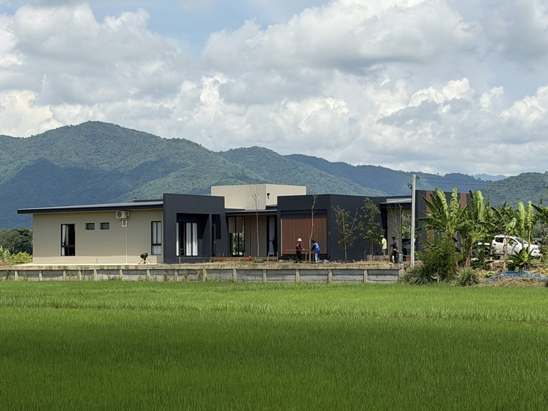 บ้านกลางทุ่งนา